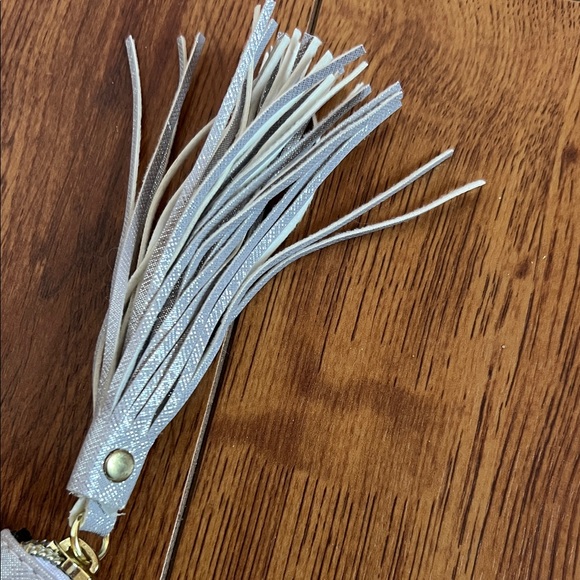 NWT Liz Claiborne Metallic Silver Phone Charging Wristlet with Tassel - Picture 9 of 9